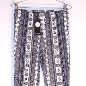 BRAND NEW Boohoo Boho Paisley Print Skinny Flares